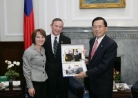 President Chen Receives Canadian Parliament Members.