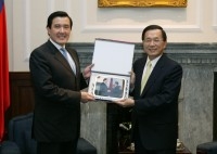 President Chen Meets with Kuomintang Chairman Ma Ying-jeou.