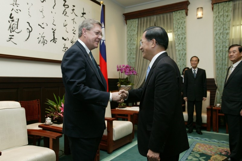 President Chen Meets with US Congressman John Linder.