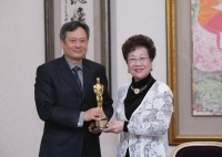 Vice President Annette Lu Meets with Ang Lee and Local Writers.