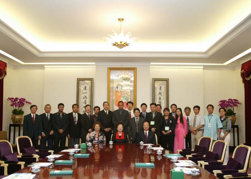 Vice President Lu Meets with Participants of Natural Disaster Prevention and Rescue Seminar.