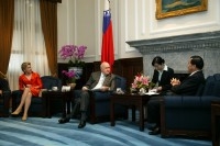 President Chen Meets with Former South African President Frederik Willem de Klerk.