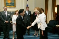 President Chen Meets with Canadian Parliamentary Members.