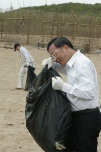 President Chen Takes up Voluntary Services.