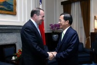 President Chen Meets with Arkansas Governor Mike Huckabee.