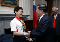 President Chen Meets with Mentally Handicapped Athletes Excelling in World Competitions.