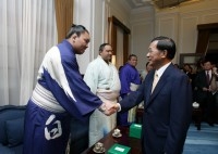 President Chen Meets with Japan's Sumo Masters.