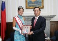 President Chen Meets with Miss Chinatown USA 2006.
