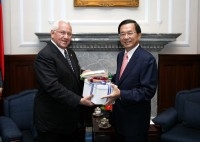 President Chen meets with a delegation led by Roberto Micheletti Baín, President of National Congress of Honduras.