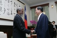 President Chen Meets with Belizean Governor-General Sir Colville N. Young.