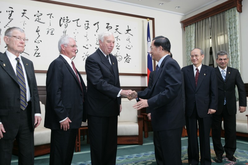 President Chen Meets with Participants of the First Asia Leadership Forum.