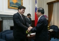 President Chen Meets with Japanese Parliamentarian Hagiuda Kouichi.