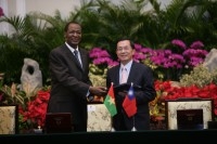 President Chen and Burkina Faso President Sign Joint Communiqué.