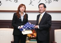 President Chen Meets with Members of the FAPA Young Professionals Group.