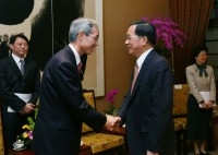 President Chen Meets with Members of Japan Group.