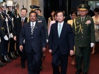 President Chen Welcomes Republic of Palau President to Taiwan with Military Honors.