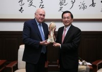 President Chen Meets Former President of South Africa.