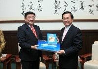 President Chen Shui-bian Meets Former Mongolia President.