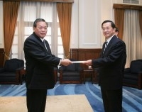 New Costa Rica Ambassador Presents Credentials to President Chen Shui-bian.