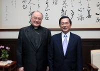 President Chen Meets Cardinal Renato Raffaele Martino of the Vatican.