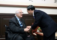 President Chen Shui-bian Meets Former US Congressman Henry Hyde.