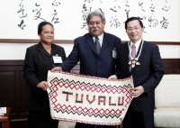 President Chen Shui-bian Meets Tuvalu Deputy Prime Minister Tavau Teii.