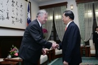 President Chen Meets Dutch Human Rights Expert Dr. Theodoor C. Van Boven.