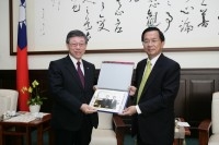 President Chen Meets Representatives from Japan's Waseda University.