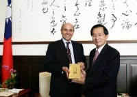 President Chen Meets with Motorola Chairman and CEO Edward Zander.