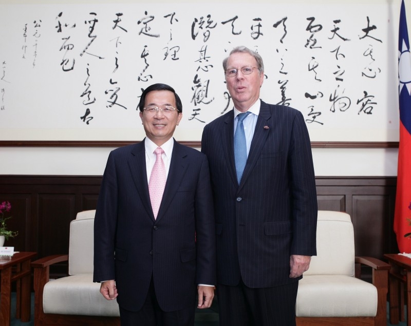 President Chen Shui-bian Meets American Institute in Taiwan Chairman Raymond Burghardt.