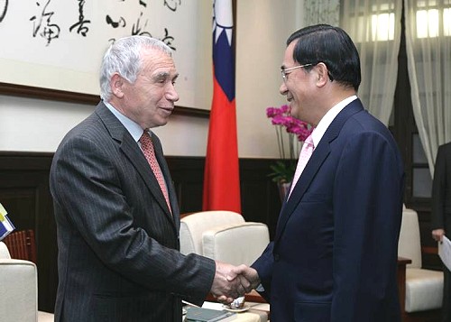 President Chen Meets Former President of Bulgaria Zhelyu Zhelev.