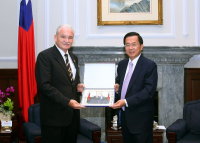 President Chen Meets International World Games Association President Ron Froehlich.