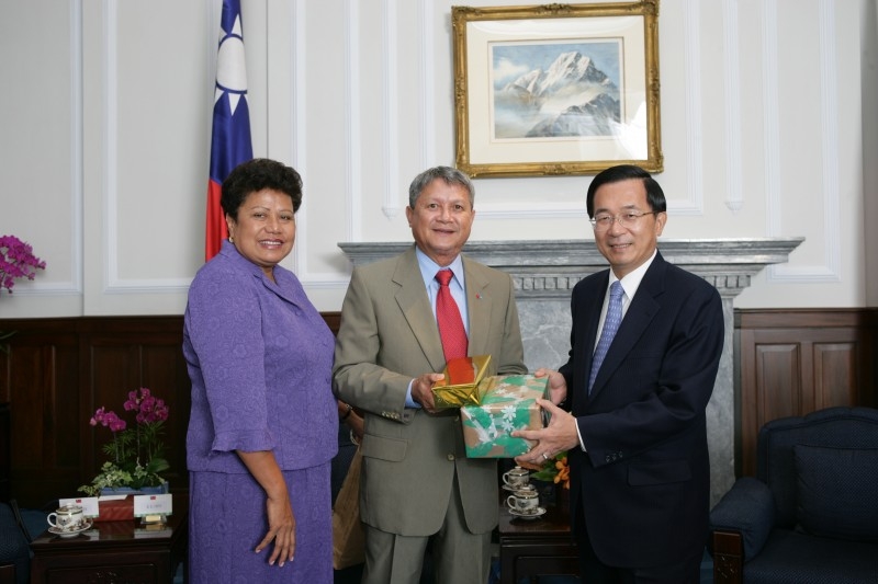 President Chen Meets Palau Vice President Elias Camsek Chin, Marshall Islands First Lady Mary N. Note and Tuvalu Parliament Speaker Kamuta Latasi.