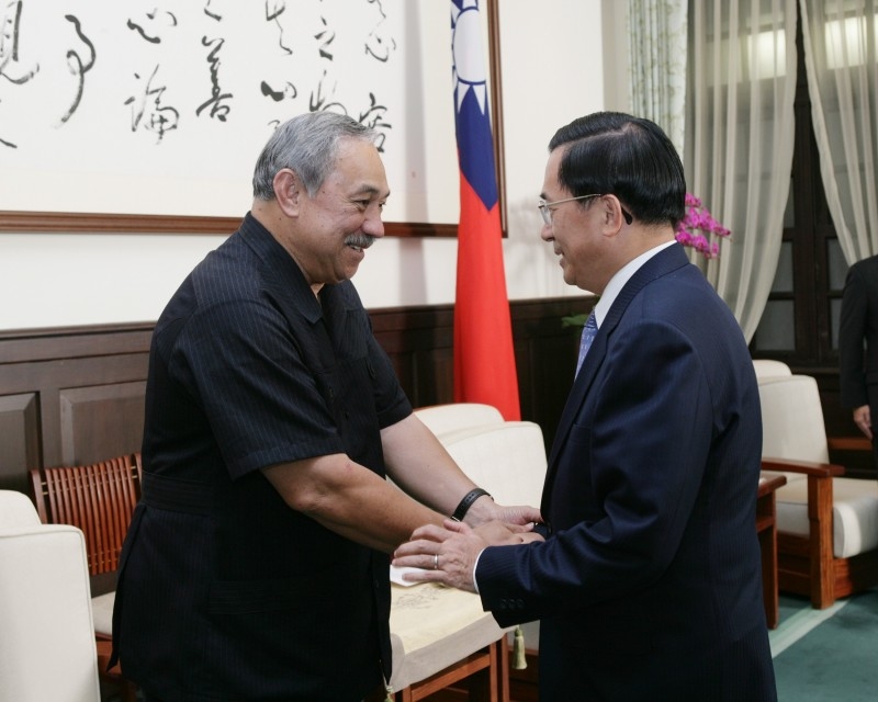 President Chen Meets US Congressman Eni Faleomavaega.