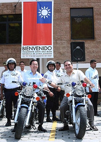 President Chen Attends Ceremony Donating Motorcycles to El Salvador.