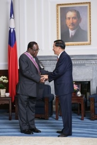 President Chen bestows the Order of Brilliant Star with Grand Cordon on Republic of Burkina Faso Ambassador to the ROC (Taiwan) Jacques Y. Sawadogo.