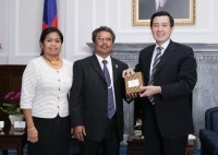 President Ma Ying-jeou meets with Republic of Palau President Tommy E. Remengesau and Mrs. Remengesau. 