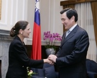 President Ma meets with United States Congresswoman Jean Schmidt. 