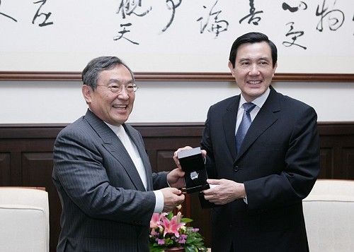 President Ma Meets International Management Expert Kenichi Ohmae