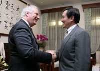 President Ma meets with World Vision International President Dr. Dean Hirsch. 