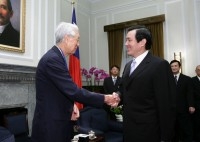 President Ma meets the Japanese delegation attending the Taiwan-Japan Forum Taipei 2008 International Conference, which was led by Japan-based World Peace Research Institute Chairman Yoshio Ookawara.