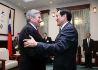 President Ma meets with US-Taiwan Business Council Chairman of the Board Paul D. Wolfowitz.