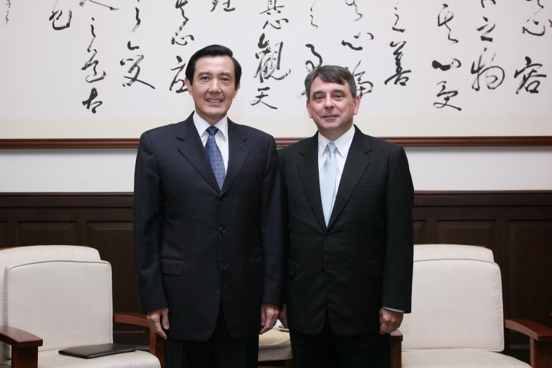 President Ma Meets William Stanton, New Director of the Taipei Office of the American Institute in Taiwan