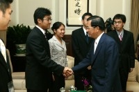 President Chen receives the Youth Friendship Ambassadors of the Formosa Foundation in the United States.