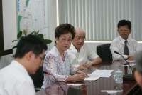 Vice-President Lu visits Kaohsiung to express her concerns about the Thai workers' riot