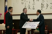 President Chen receives Kevin Cullinane, World President of the Junior Chamber International.