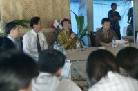 President Chen in Kiribati invites journalists for tea.