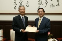 President Chen receives the special envoy of South Korea, Kim Jong-hoon.