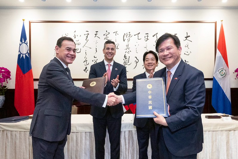 After the bilateral talks, President Lai and President Peña jointly witness the signing of a treaty and MOUs.
