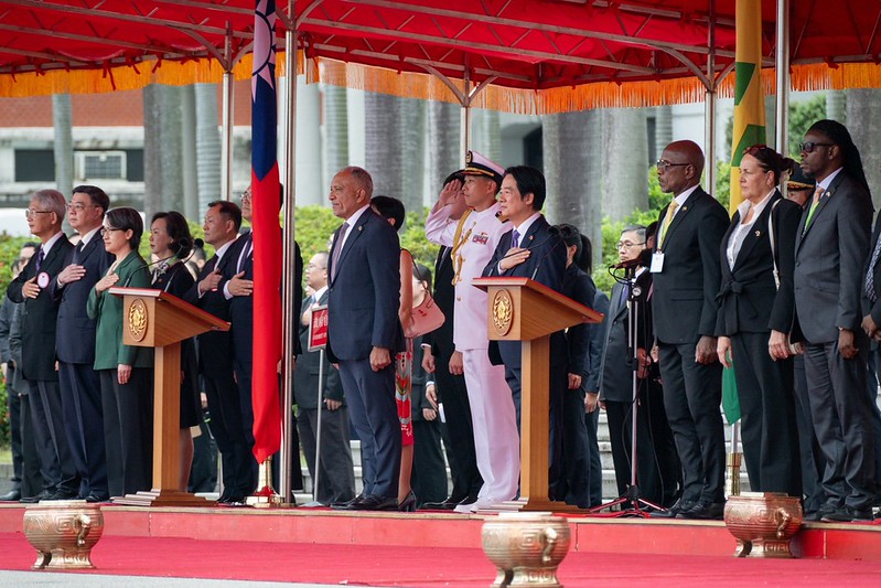 President Lai welcomes St. Vincent and the Grenadines Prime Minister Godwin Friday with military honors